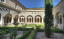 セナンク修道院　中庭と回廊