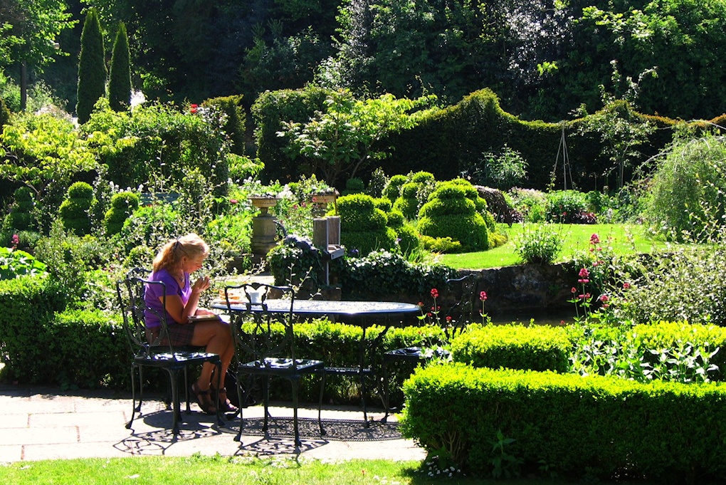 �Ă̒�@�~���f�B�[���E�K�[�f��