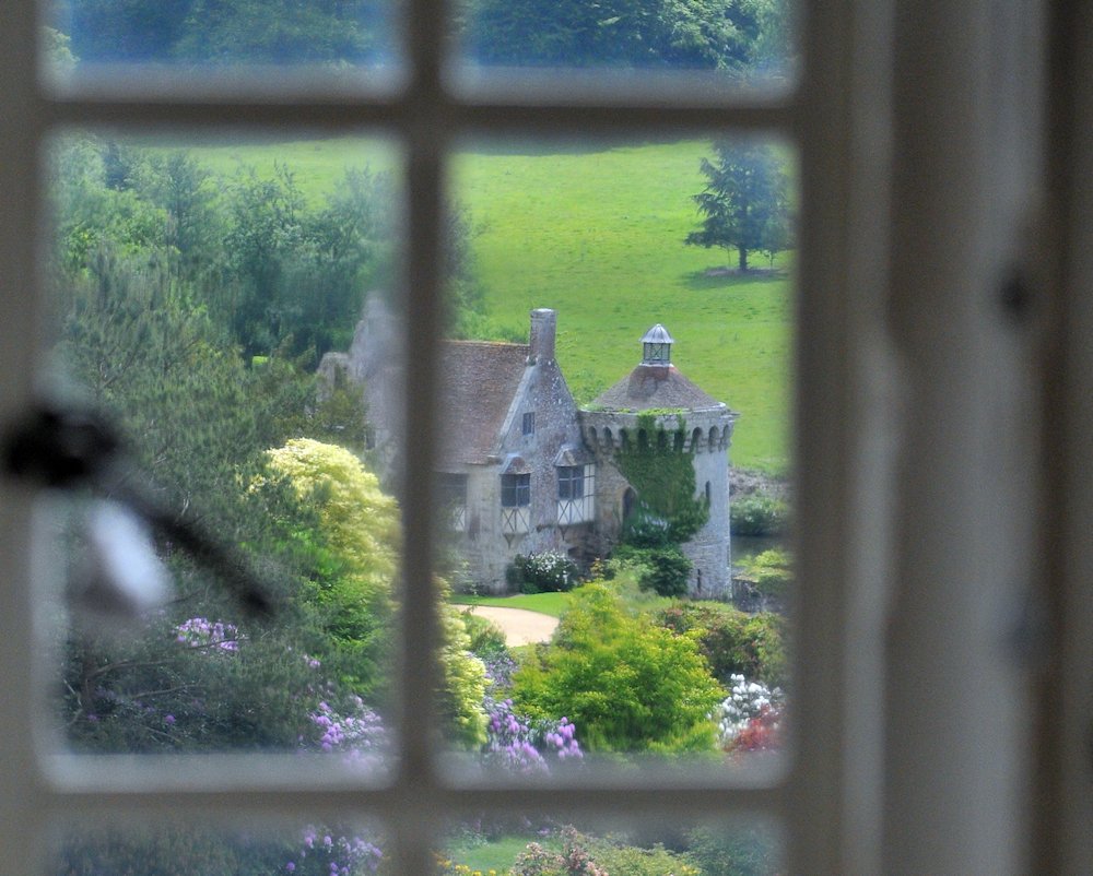 �X�R�b�g�j�[�E�J�[�X��