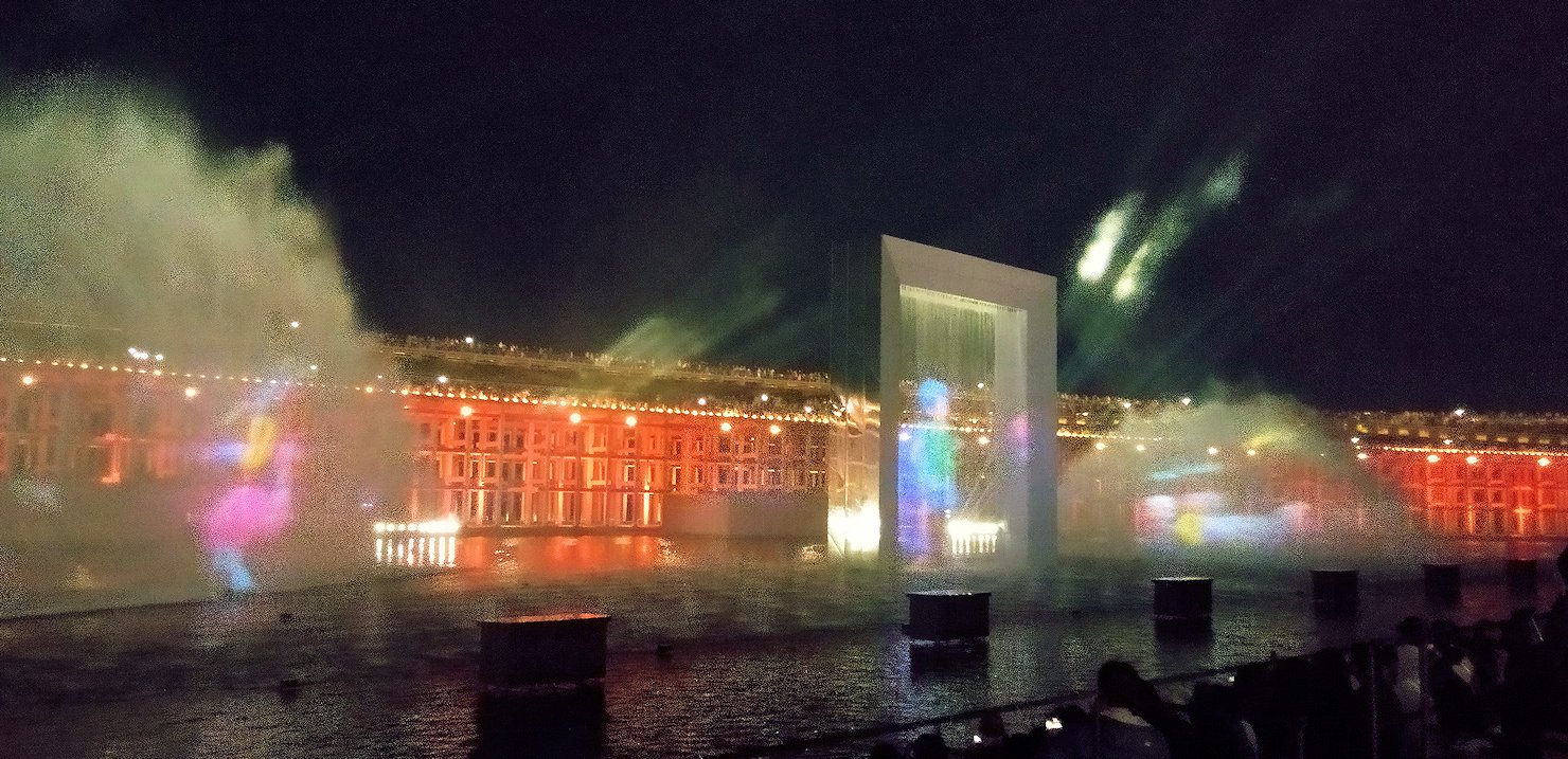 �i�C�g�V���[