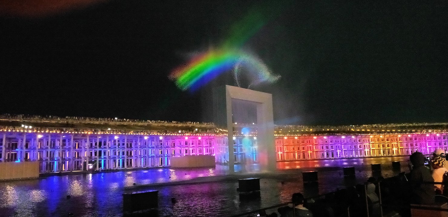 �i�C�g�V���[